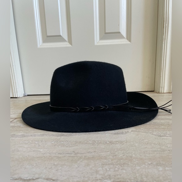 Urban Outfitters- Ecoté Black Suede Hat - Picture 2 of 4